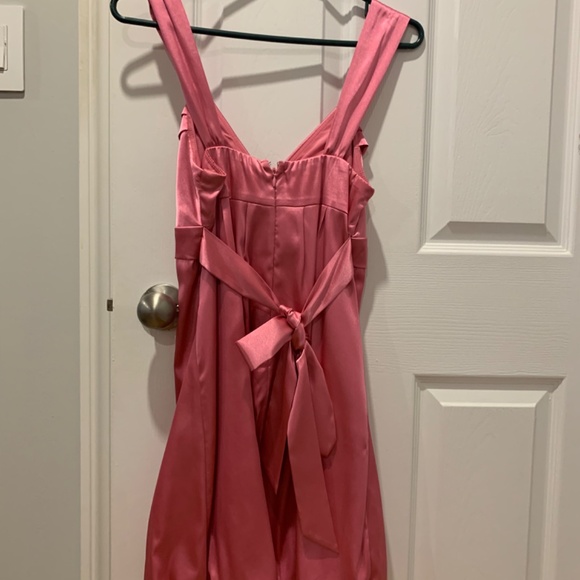 Pink bubble hem satin dress - Picture 4 of 4